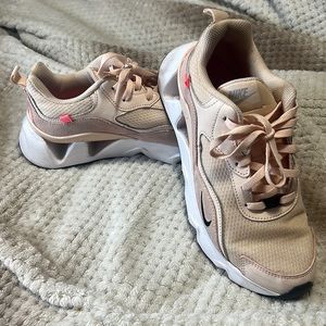 Soft pink women’s nikes